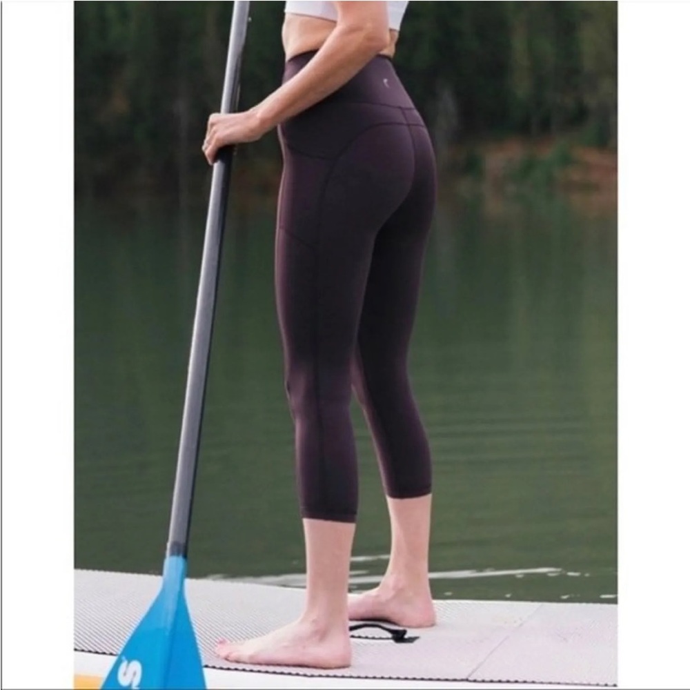 ZYIA active wine brilliant pocket hi-rise capri leggings 20” size 4
